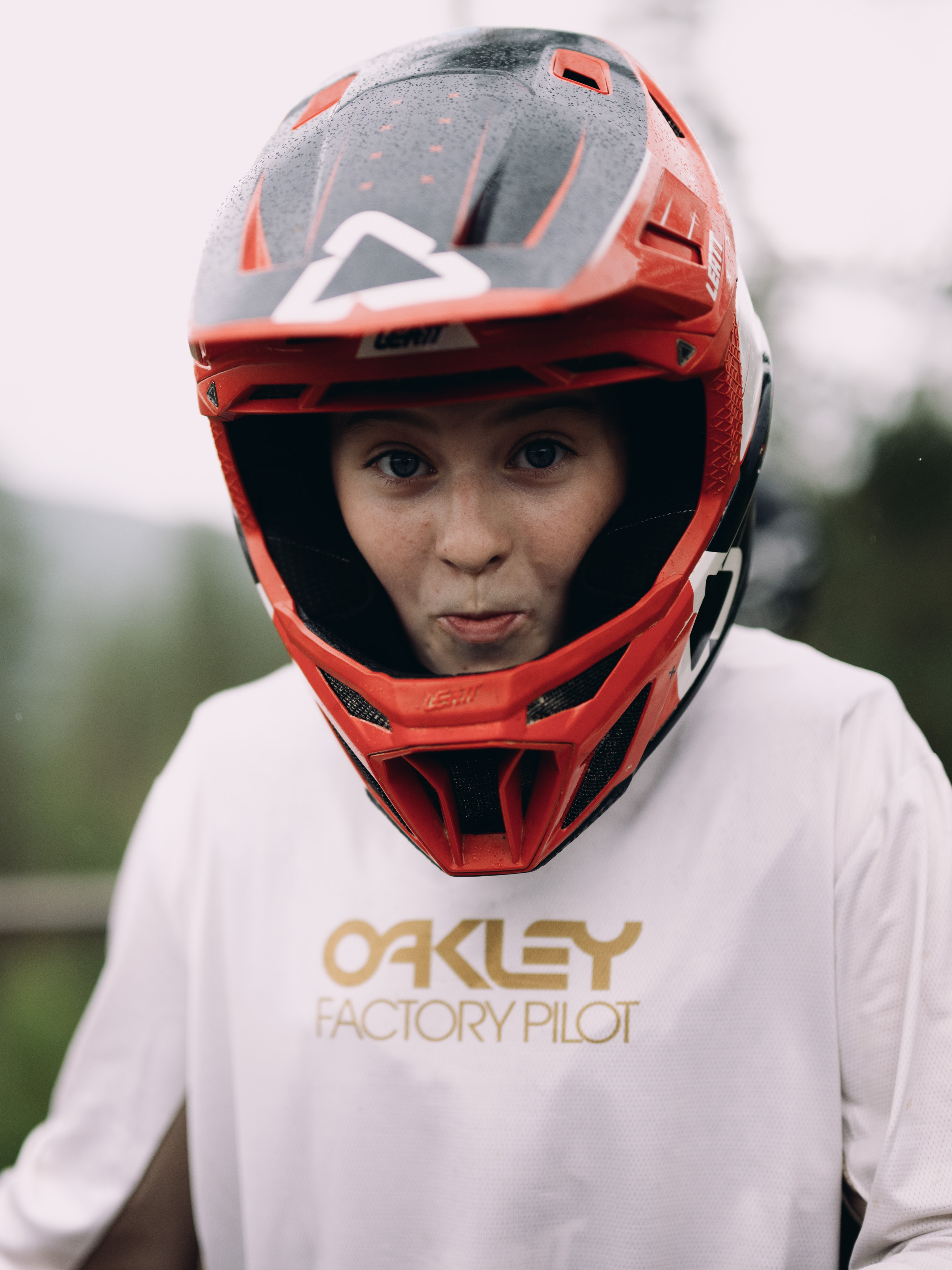 Tess downhill MTB photo 5